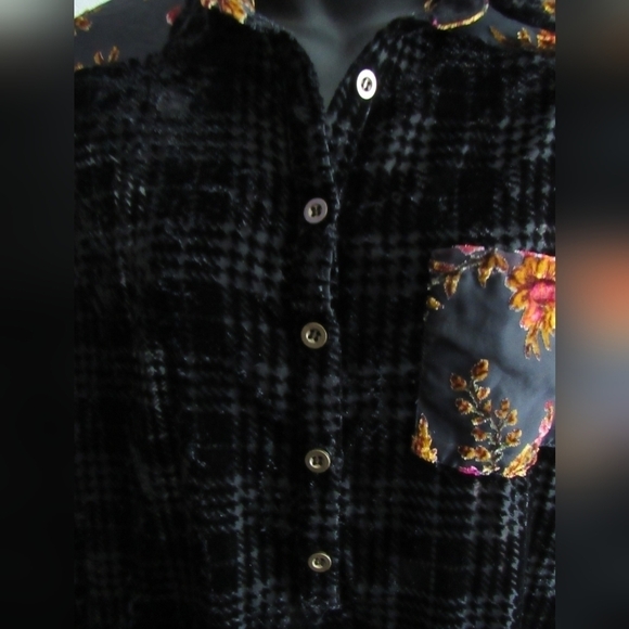 ADORE 3 Button Front Tunic Shirt - Picture 5 of 10